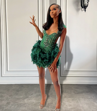 Load image into Gallery viewer, Luxury Beaded Diamond Women Cocktail Dress Black Girl Dark Green Feather Short Prom Dresses 2023 For Birthday Party