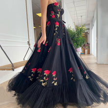 Load image into Gallery viewer, New Arrival Black Sweetheart Satin and Tulle Prom Dress Elegant A-Line Floral Appliques Evening Dress Plus Size Party Dress