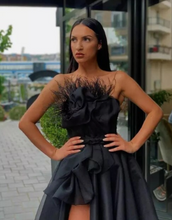 Load image into Gallery viewer, New 2022 Strapless Feather Draped Satin Prom Dress Custom Made Formal Party Gowns Black High Split Evening Dresses