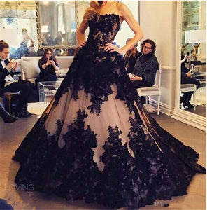 Chic Lace Appliques Ball Gown Evening Dress 2021 Strapless Sleeveless Black and Nude Prom Gowns vestido largo de fiesta