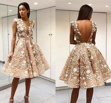 Load image into Gallery viewer, Elegant Robe De Soiree Champagne Short Prom Dresses Sexy Open Back Lace Appliqued Knee-Length Tulle 2020 Cocktail Party Dresses Formal