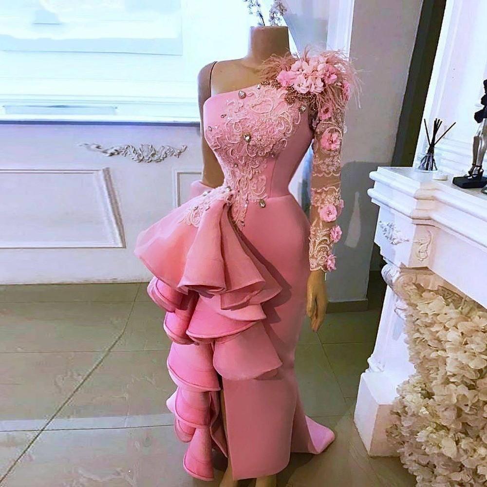 Luxury Feathers Pink Prom Dresses One Shoulder Long Sleeve Handmade Flowers Lace Evening Gowns 2021 Ruffles Satin Arabic Dubai Abaya
